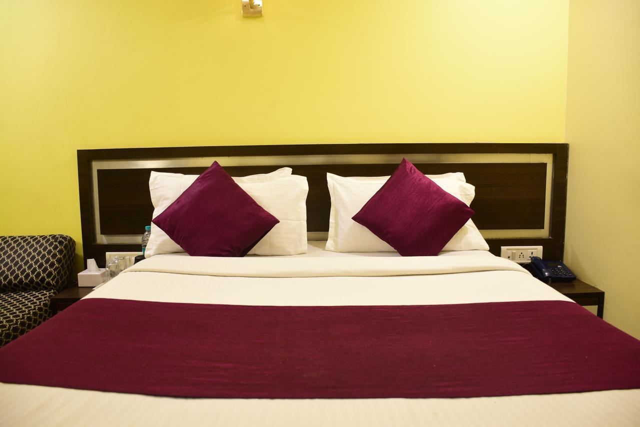 Hotel K.C Residency Мумбай Екстериор снимка
