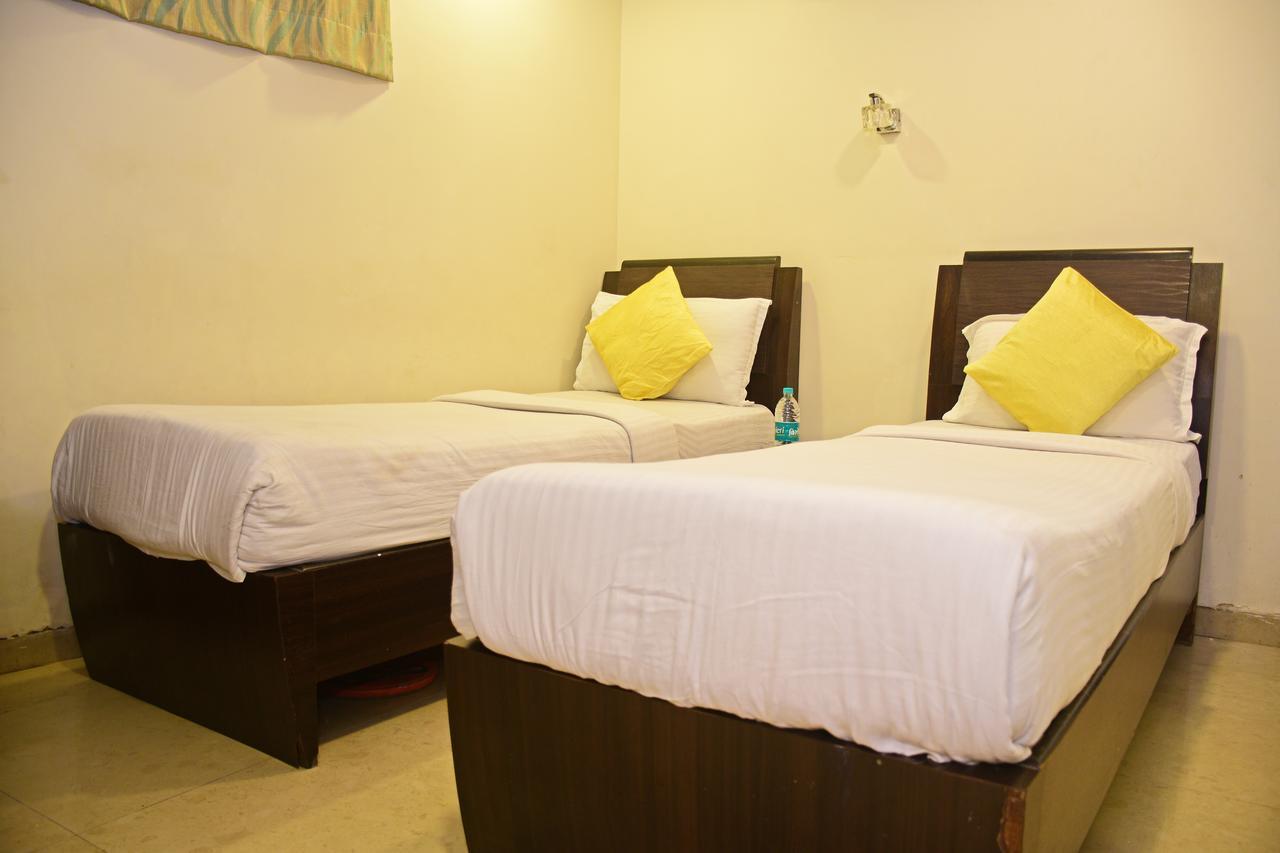 Hotel K.C Residency Мумбай Екстериор снимка