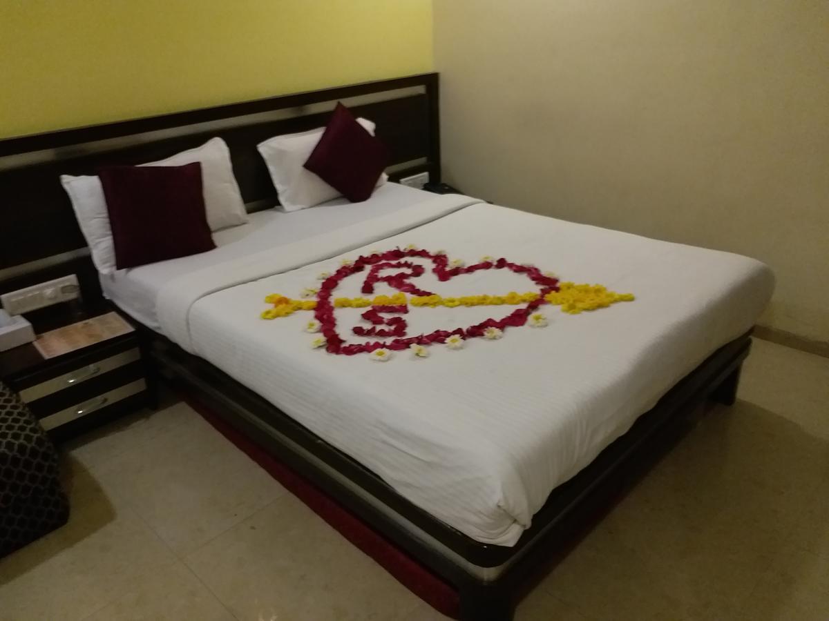 Hotel K.C Residency Мумбай Екстериор снимка