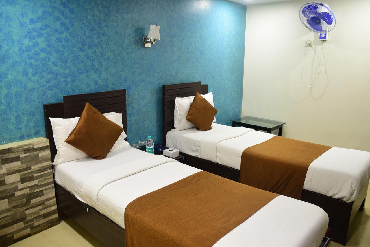 Hotel K.C Residency Мумбай Екстериор снимка
