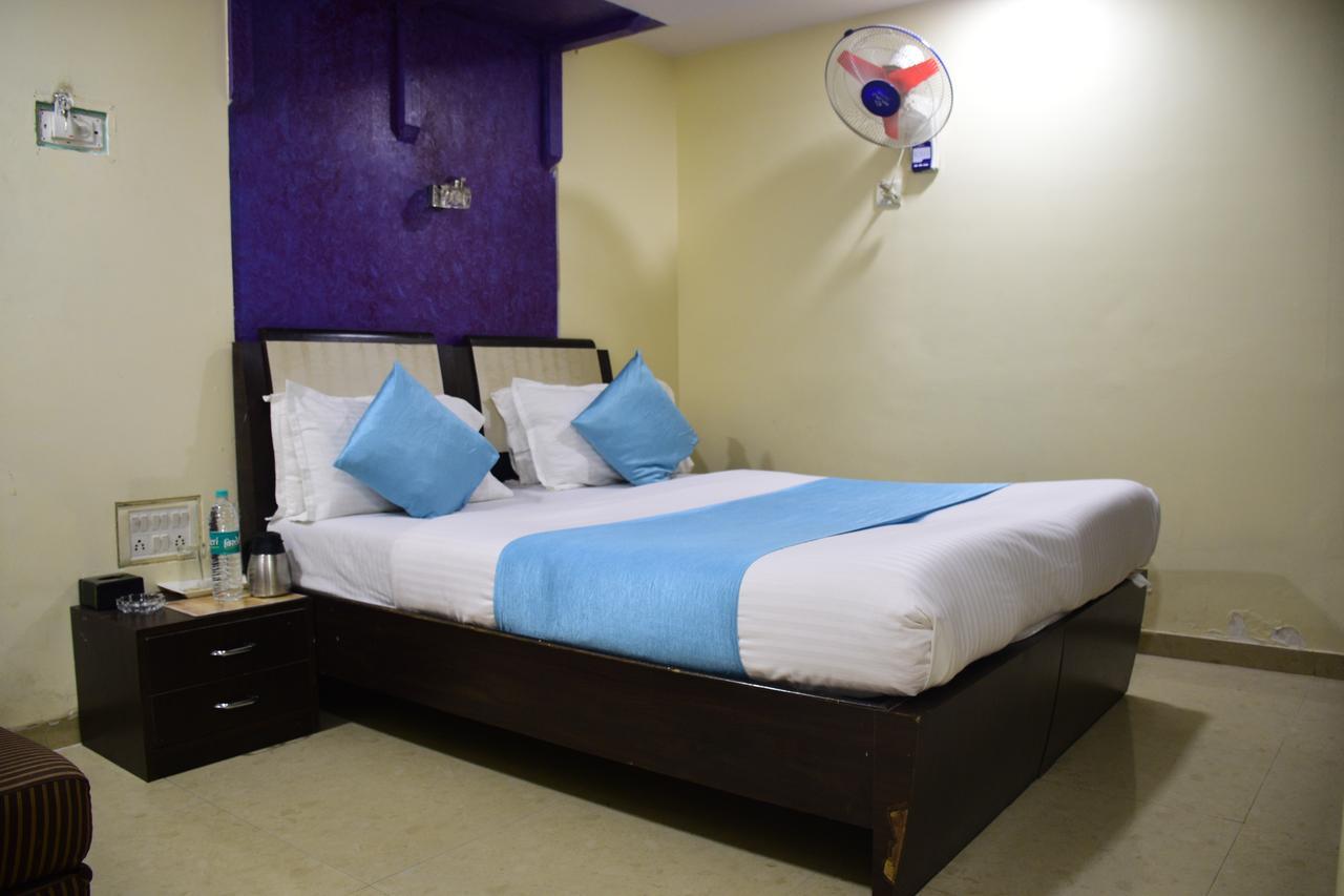 Hotel K.C Residency Мумбай Екстериор снимка