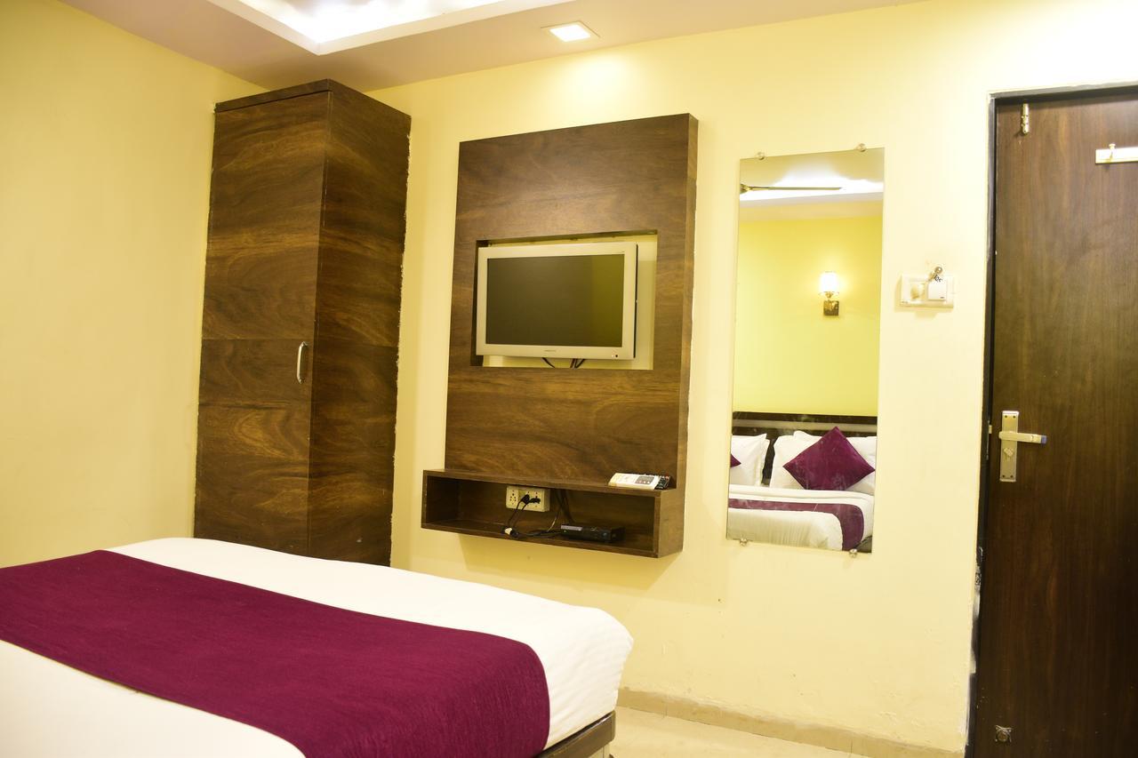 Hotel K.C Residency Мумбай Екстериор снимка