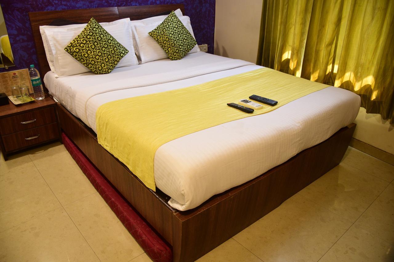 Hotel K.C Residency Мумбай Екстериор снимка