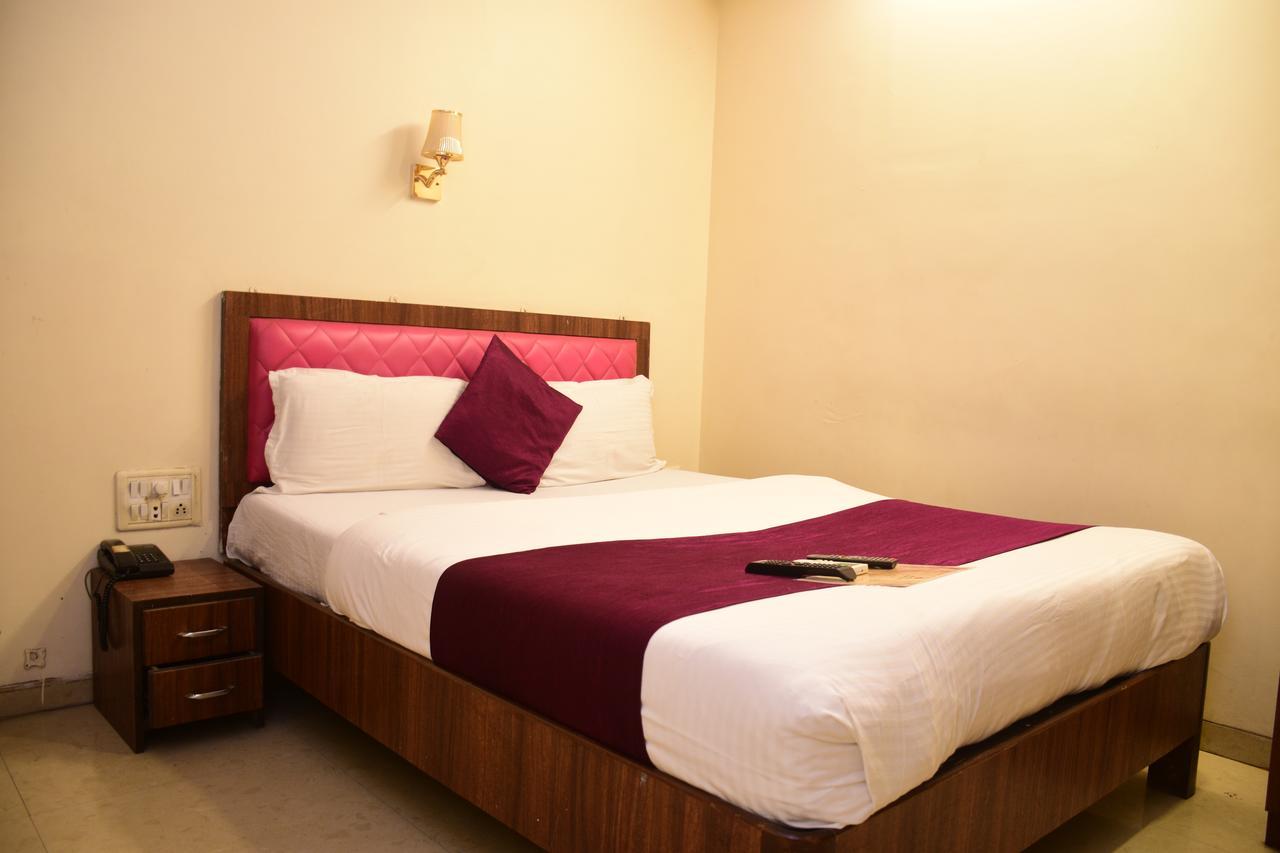 Hotel K.C Residency Мумбай Екстериор снимка