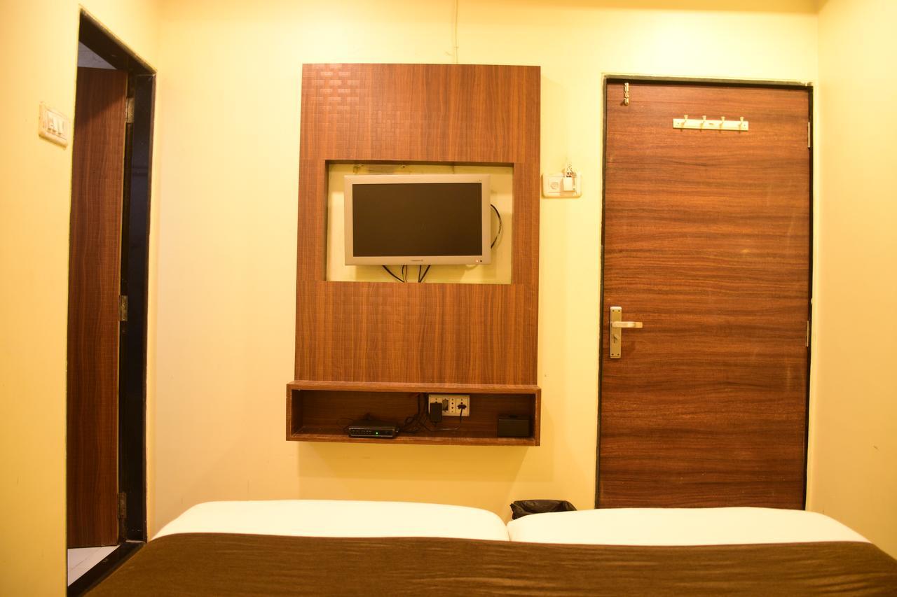 Hotel K.C Residency Мумбай Екстериор снимка